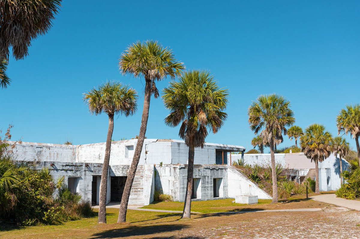 VisitSPC's tweet photo. Emerald green waters, a historic lighthouse, wildlife-filled beaches & trails, and forts from the Spanish-American War...Egmont Key State Park is 100% the adventure youβre looking for! Have you ever visited this remote island off the shores of Fort DeSoto Park? βοΈπ΄π’ #EgmontKey https://t.co/jyEjHweJib