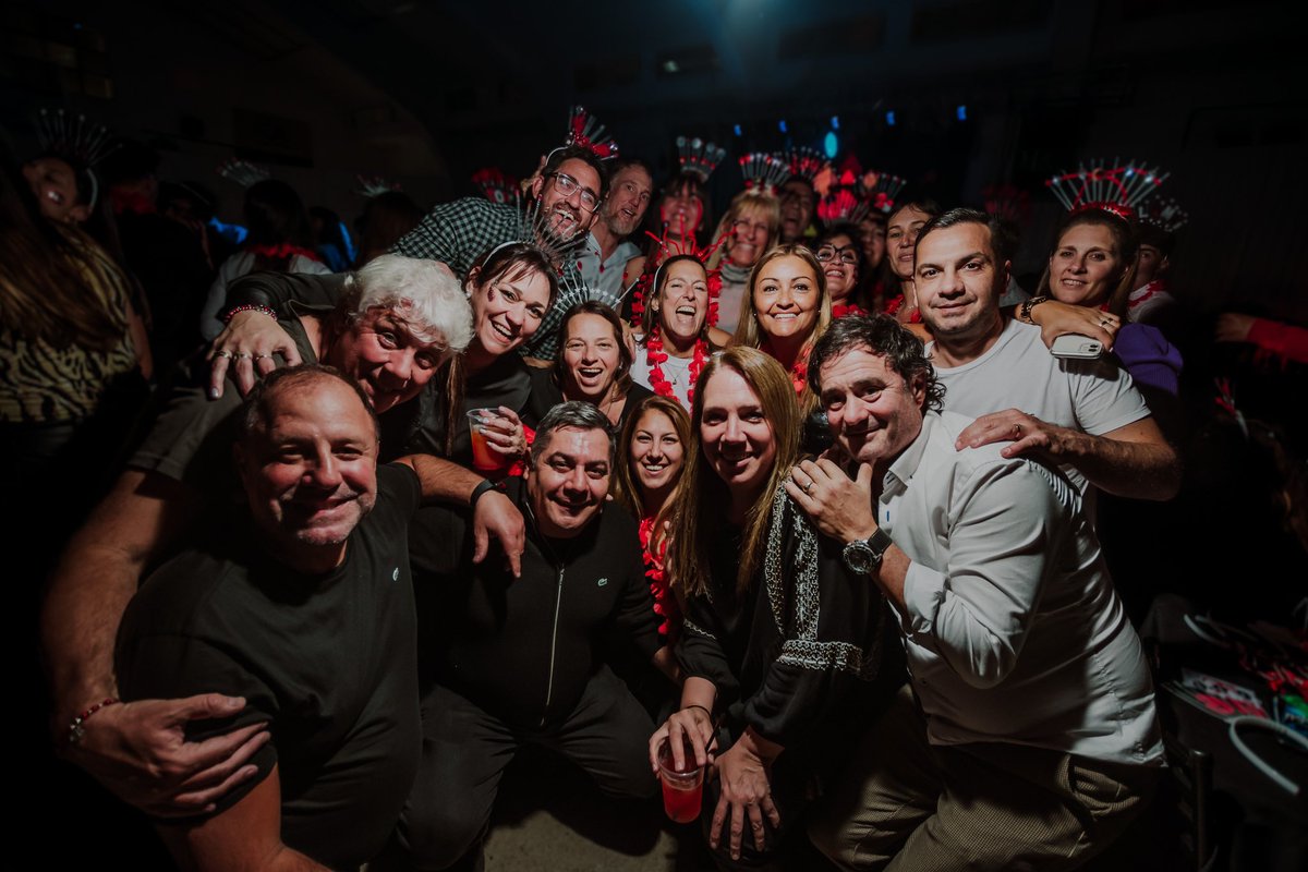 AlumniSomos's tweet photo. Mucha gente, muchas fotos. https://t.co/Am34mDkvd6