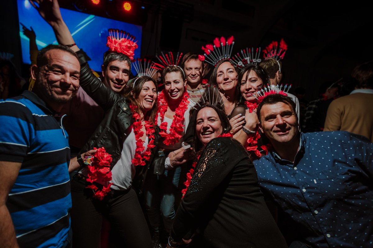 AlumniSomos's tweet photo. Mucha gente, muchas fotos. https://t.co/Am34mDkvd6