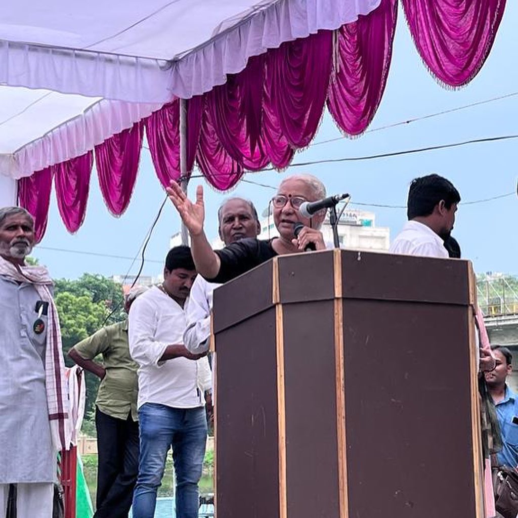 SarvSevaSangh's tweet photo. सर्व सेवा संघ पर सरकार द्वारा अवैध रूप से क़ब्ज़ा करने के विरोध में आज शास्त्री घाट, वाराणसी पर जन प्रतिरोध सभा का आयोजन किया गया, जिसमें देश प्रदेश के लोगों ने हिस्सा लिया। https://t.co/RXvR742Txa