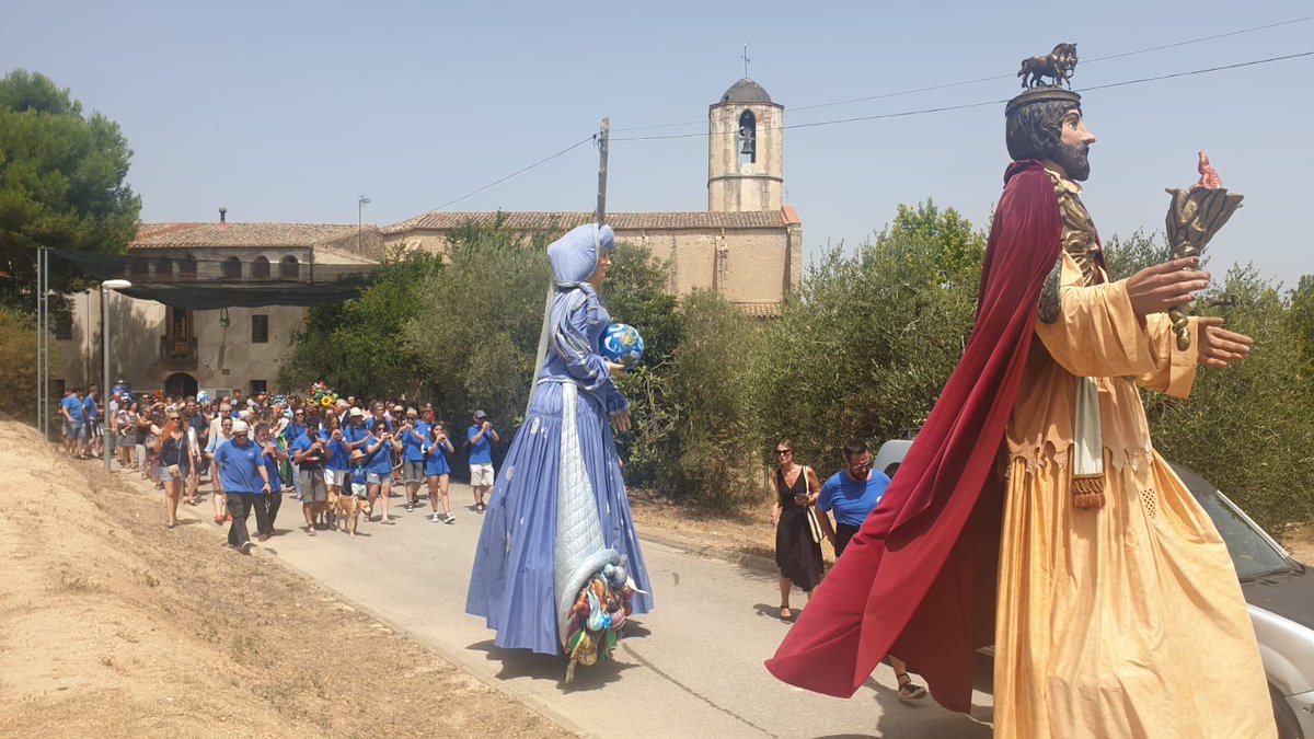 stllhortons's tweet photo. 🤩 Aquest migdia s'han celebrat els Balls dels Entremesos del @terrazel.
👏 Diversos Balls, acompanyats dels músics del #Terrazel, han dansat a la parròquia en honor a Sant Llorenç. I, en acabar, s'ha fet una breu cercavila.
#festamajorsllh2023 #SLLH #stllhortons https://t.co/hIE0la8dDy