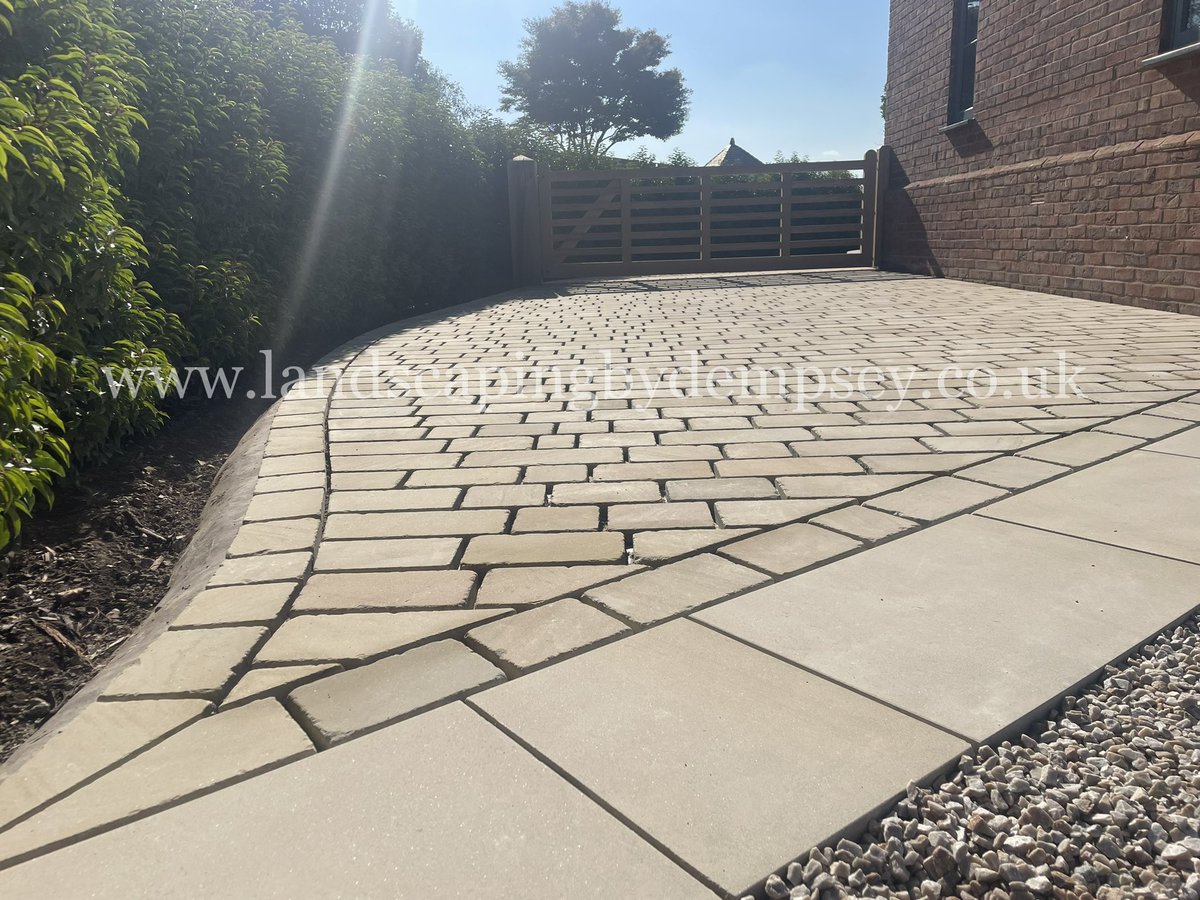 Dempseypaving's tweet photo. Yorkstone driveways laid to last across the #northwest #merseyside #cheshire https://t.co/DHqMnW0iqj