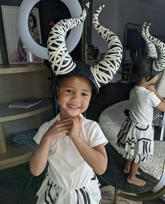 This is Luna she is the daughter of Chrissy Teigen and John Legend... She is wearing Satanic Horns for a photo shoot... Someone call CPS.. please... No child deserves this
#WeWantAnswers #SatanicRituals #ChrissyTeigen #JohnLegend #SaveTheChildren