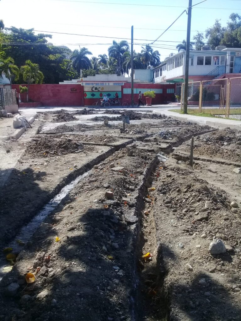 TV_Solvision's tweet photo. Construyen mini-bulevar en San Antonio del Sur municipio de #Guantanamo #Cuba https://t.co/UeYovsKQta https://t.co/5GSlt8uAXh