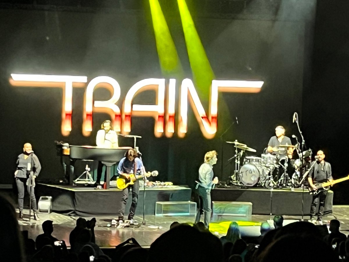 angnay01's tweet photo. Great show in Fort Wayne last night @train @betterthanezra https://t.co/vMh5Y5NdfV