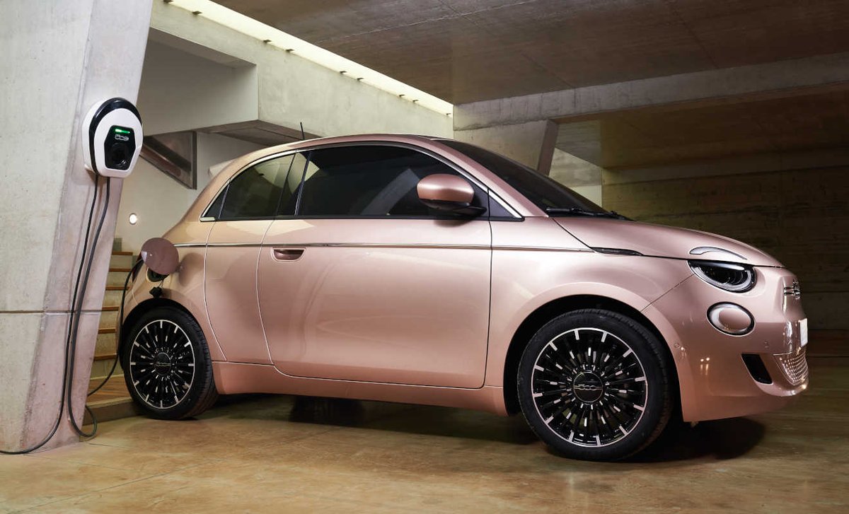 autogazette's tweet image. Das Laden des #Elektroautos an der #Steckdose ist mühsam. Besser und schneller geht es an der #Wallbox. Doch worauf ist beim Kauf zu achten? Wir geben die Antworten. #Elektro #Ladestation #Installation buff.ly/45hKkNA