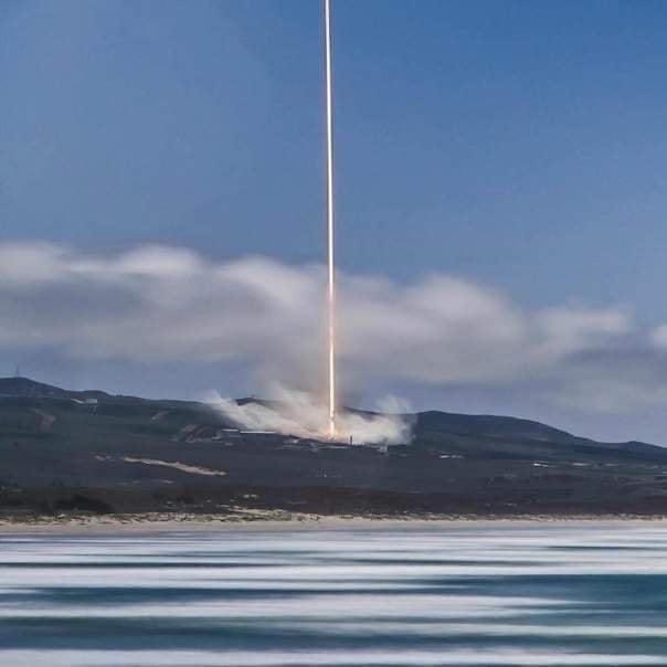 No way fire "jumps" 100 miles across ocean water from Maui to  mainland Hawaii. 
#jewishspacelasers