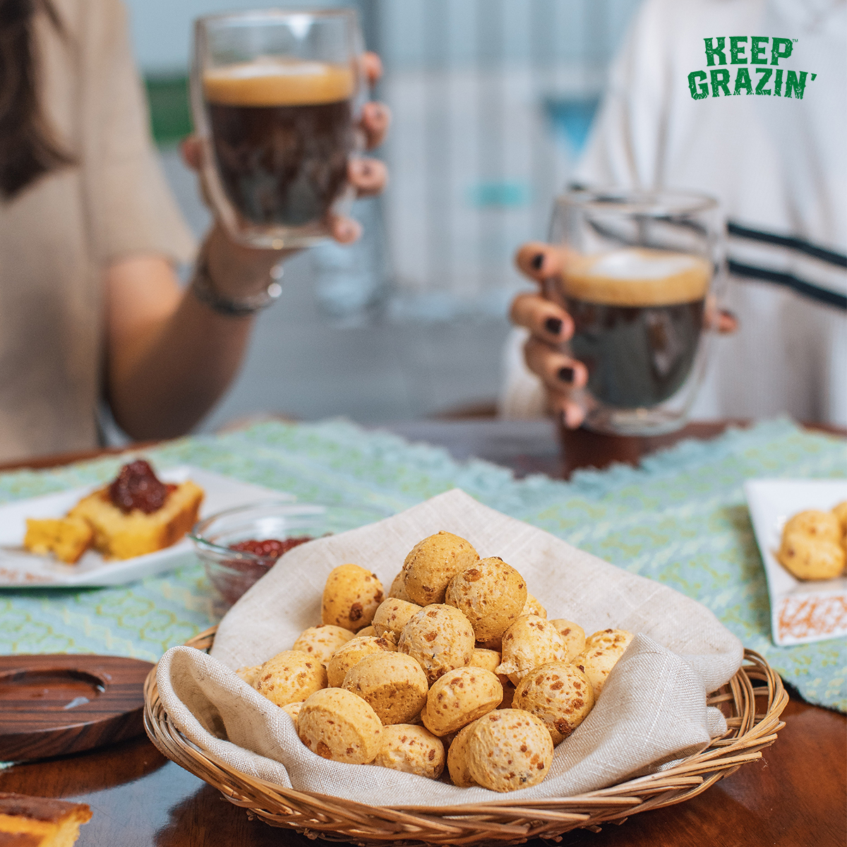 Cheesy talks during your coffee break? ☕😎 Our crunchy grilled cheese bites are coffee's ultimate match! 😍
#coffeelovers #Cheese #USA