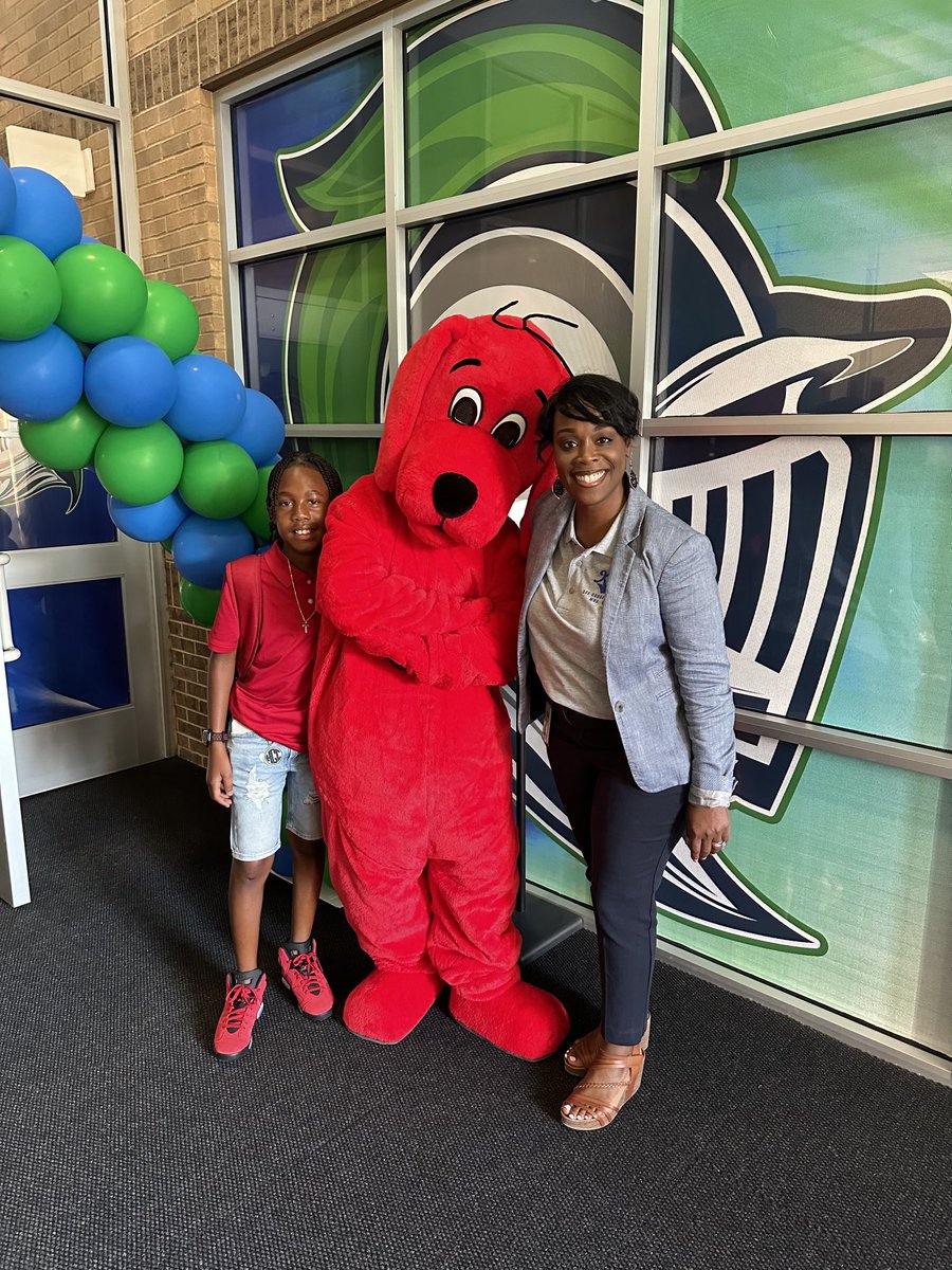 SueCrouchElem's tweet photo. Finally we’re here!!!!! The 1st Day of School!!
Welcome Back Knights 💙💚
#CrowleyFirstDay23 https://t.co/5Gh1llYgbK
