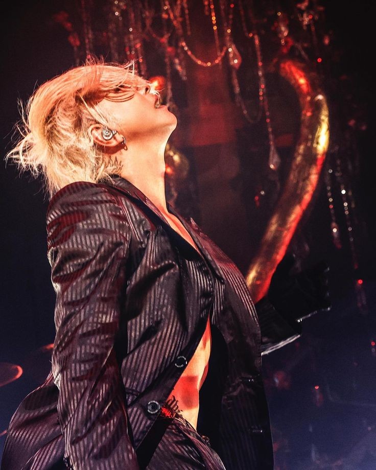 AshelyHouser37's tweet photo. Happy HYDE day!!! Favorite images of HYDELIVE2023 🖤
#HYDE
#HYDEの日
#810の日
#はいどの日
#DEVILSIDE
@HydeOfficial_ https://t.co/xFcr1QGwc2