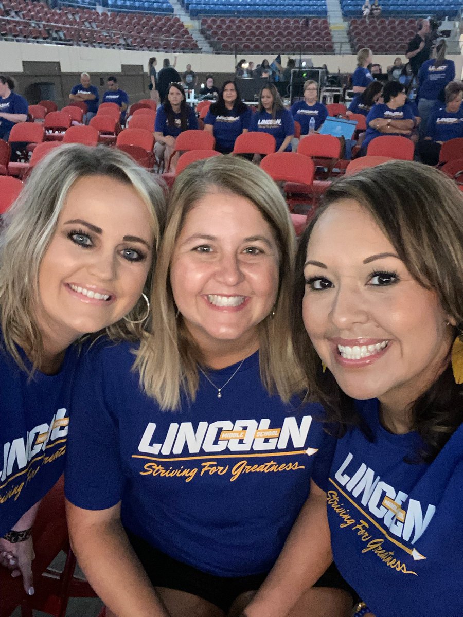 Lincoln is ready to rock this year!
#convocation 2023