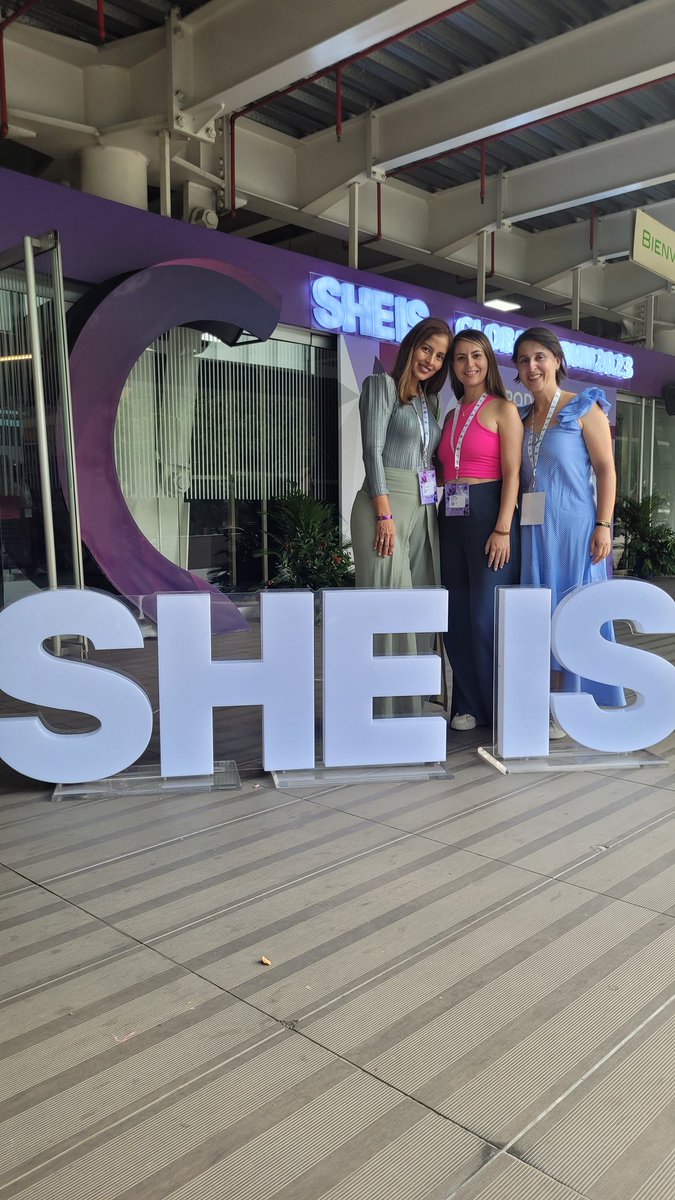 PatriciaFuel's tweet photo. @METcommunity compartimos con muchos actores la pasión por el empoderamiento femenino y que cada mujer decida qué y cómo quiere ser. #SheIs gracias por la invitación #Mujereslíderes @proantioquia1 @Comfama https://t.co/OzB51UIont