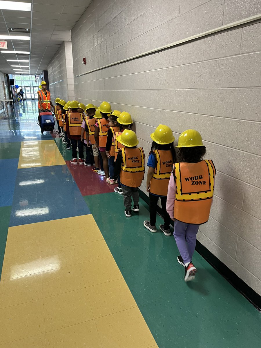 Kindergartners hard at work <a href="/ThomasEdisonES/">Thomas Edison ES</a>