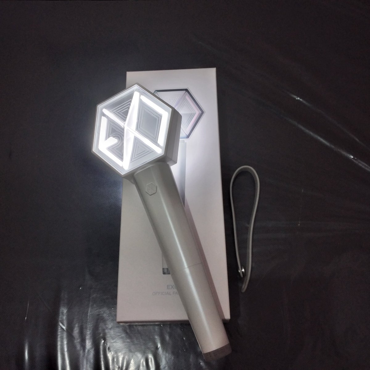 frappucid's tweet photo. wts preloved exo lightstick ver 3
🌸 official gaes
🌸 ls good condi
🌸 tidak termasuk baterai
https://t.co/65sO0IQSh7 https://t.co/VYGhxDyBZ4