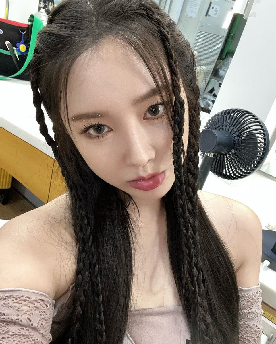 _bbgirls's tweet photo. MINYOUNG INSTAGRAM UPDATE ❤️

captioned: 🏹

#minyoung #bbgirls #Kpop #girlgroup #x #instagram #selca #kor #slayers https://t.co/odHU8b8pth