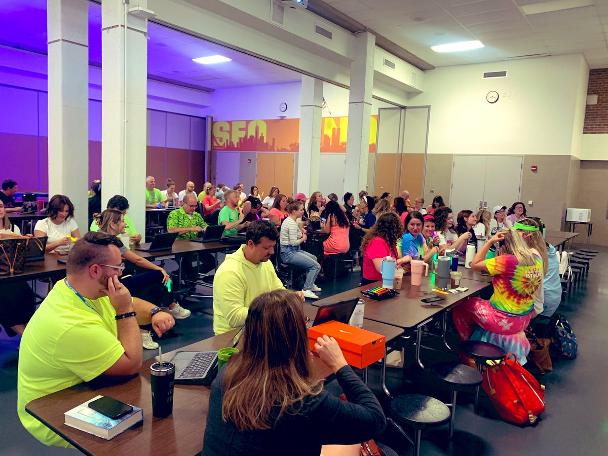 BrittanyGonser's tweet photo. Our smsd art teachers are shining so bright, they glow in the dark! Black lights, glow sticks, neon…it’s going to be a fabulous day! @MakewithMsEllis #oneshawneemission https://t.co/C1obb6cf3r