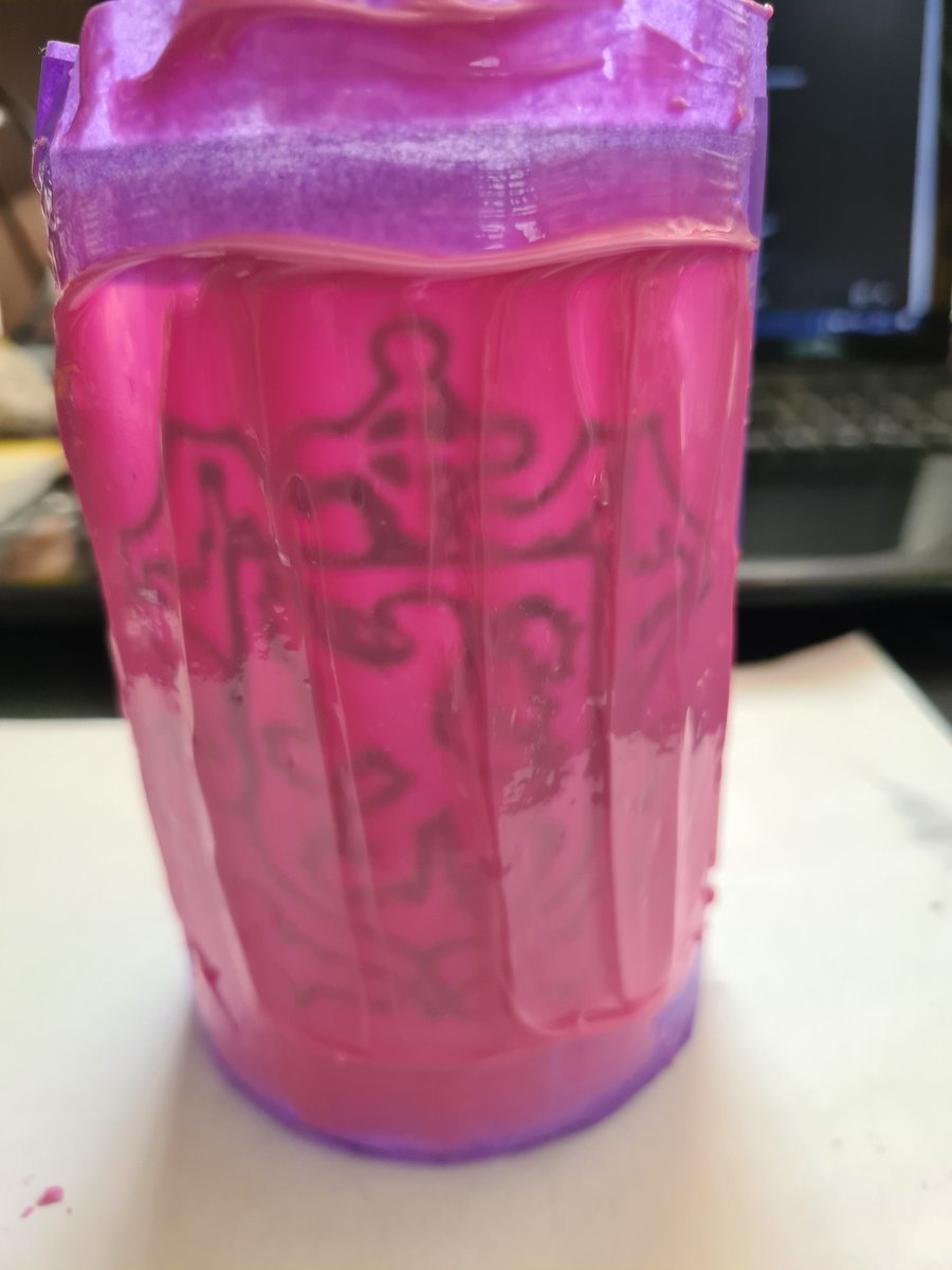 EngravingCrea's tweet photo. Contour is gedroogd. Alles nauwkeurig afgeplakt. Pasta aangebracht. Nu eventjes geduld voor t beste resultaat. 
#GlasEtsen https://t.co/0BPJS0gBaB