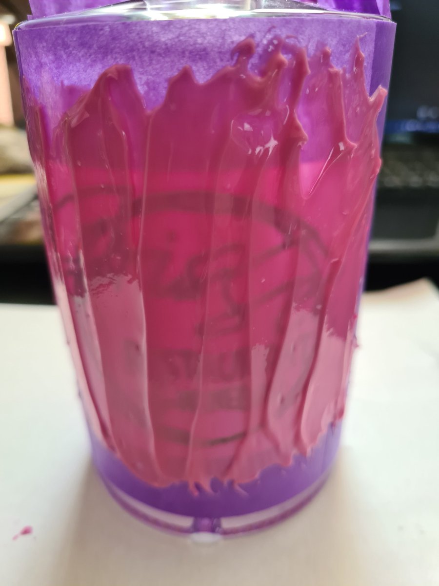 EngravingCrea's tweet photo. Contour is gedroogd. Alles nauwkeurig afgeplakt. Pasta aangebracht. Nu eventjes geduld voor t beste resultaat. 
#GlasEtsen https://t.co/0BPJS0gBaB