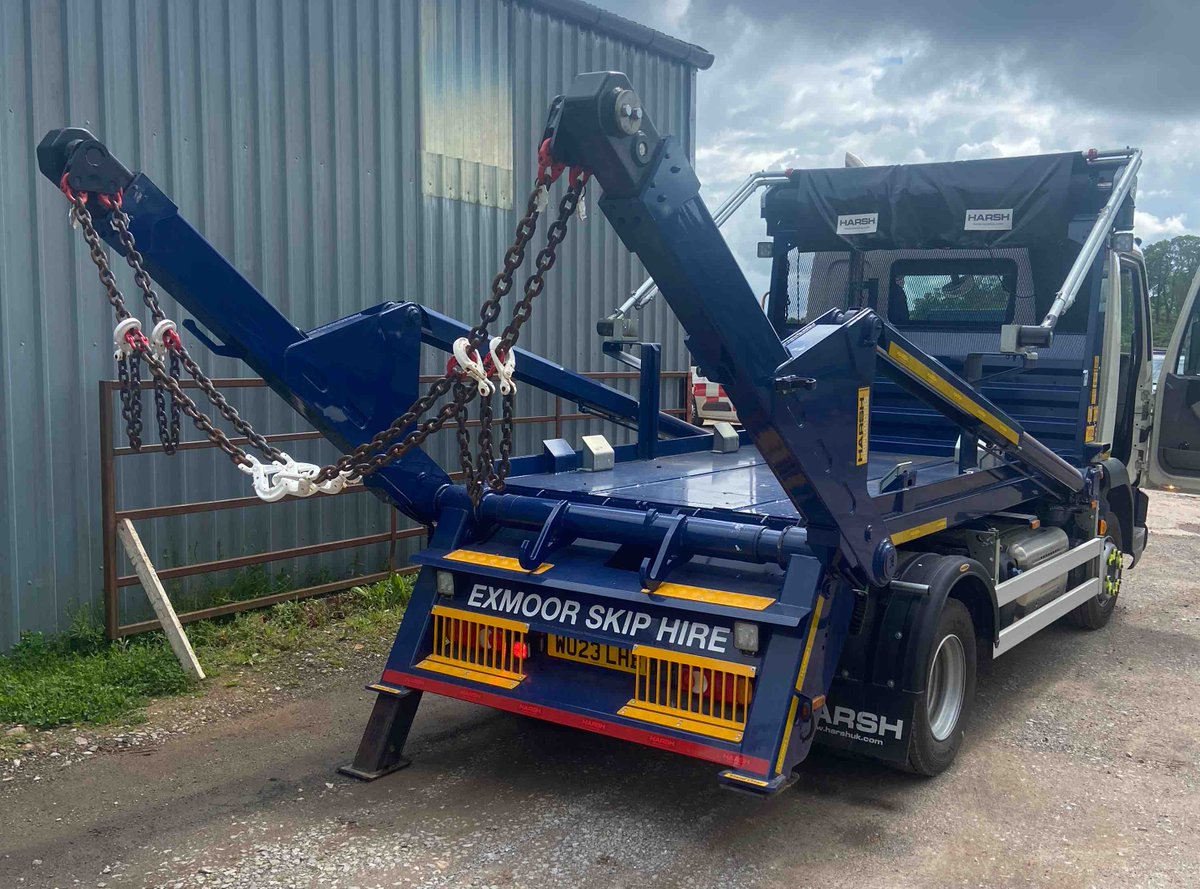 Our 10t -15t gvw chassis range is covered by three Skiploader model options. All three models come complete with twin telescopic arms, rear independent stabiliser feet, ground-level lever controls and electro-pneumatic tip hooks – all built to CHEM standards.

#Harsh #Skiploader