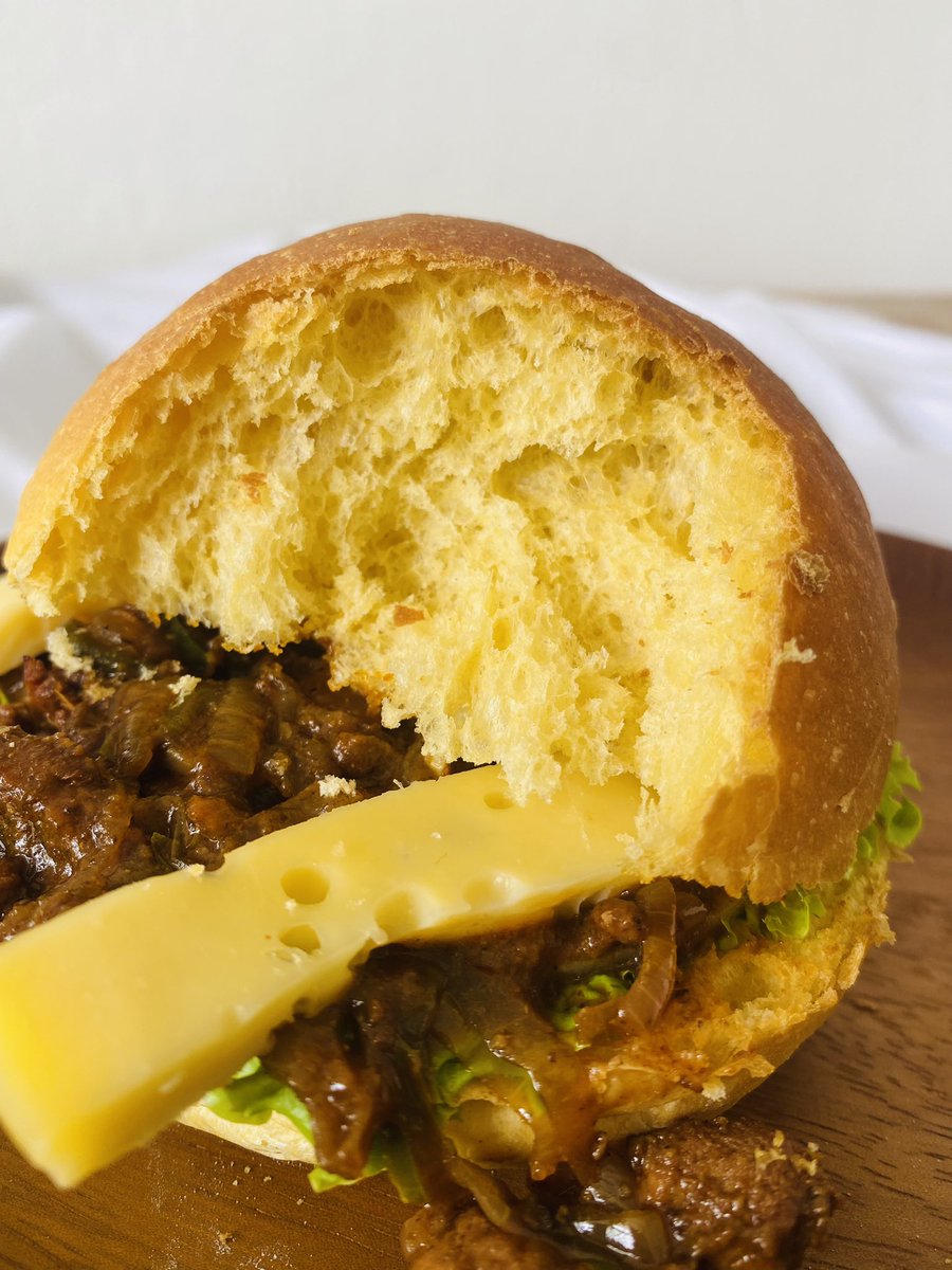 Looking at this delicious food ,you feel like 😋😋😋😋,and guess what ?you can make it yourself,just buy <a href="/vitabreadrwanda/">Vita Bread</a> and make your own natural colored burger ,made from our locally sourced sweet potato 🍠.very nutritious #RwOT