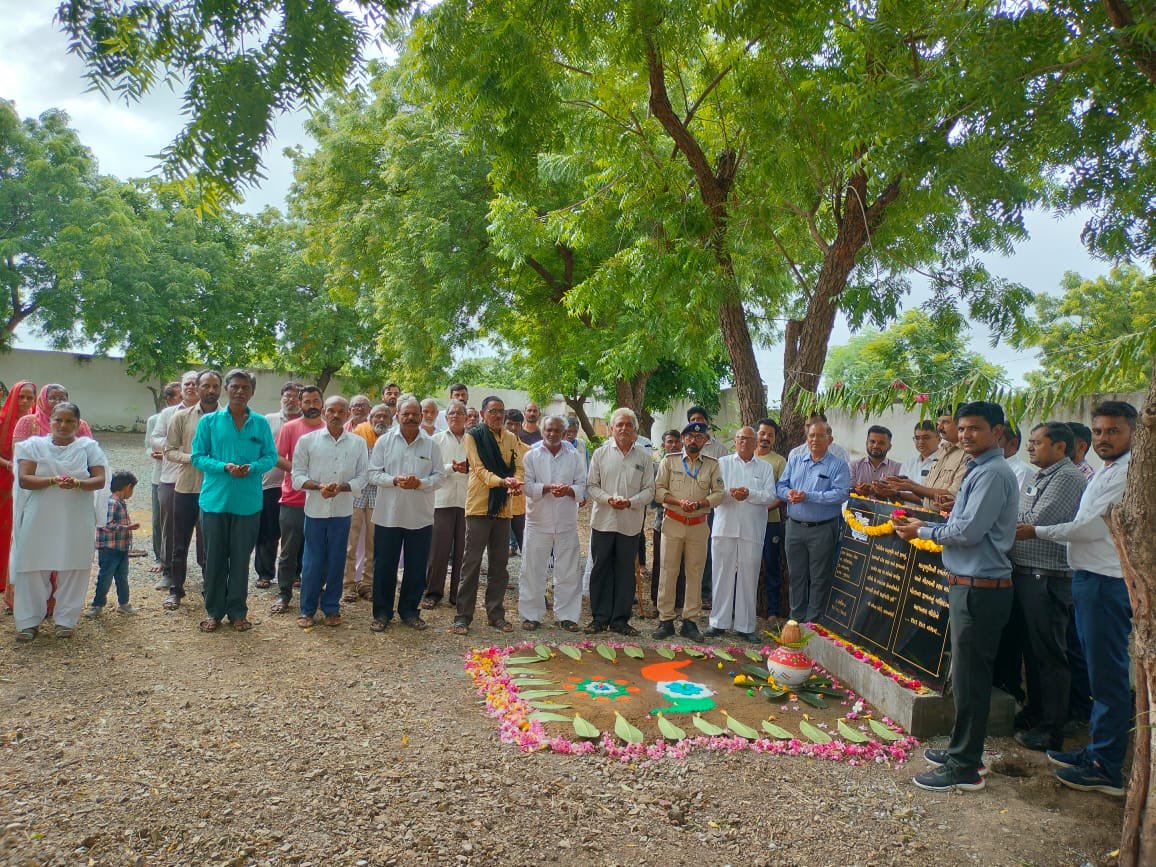 Hon’ble Ministers of Government of Gujarat are leading #MeraDeshMeriMati campaign 
Presence of women in a big no in the campaign and innovative expressions by students are infusing freshness in the campaign