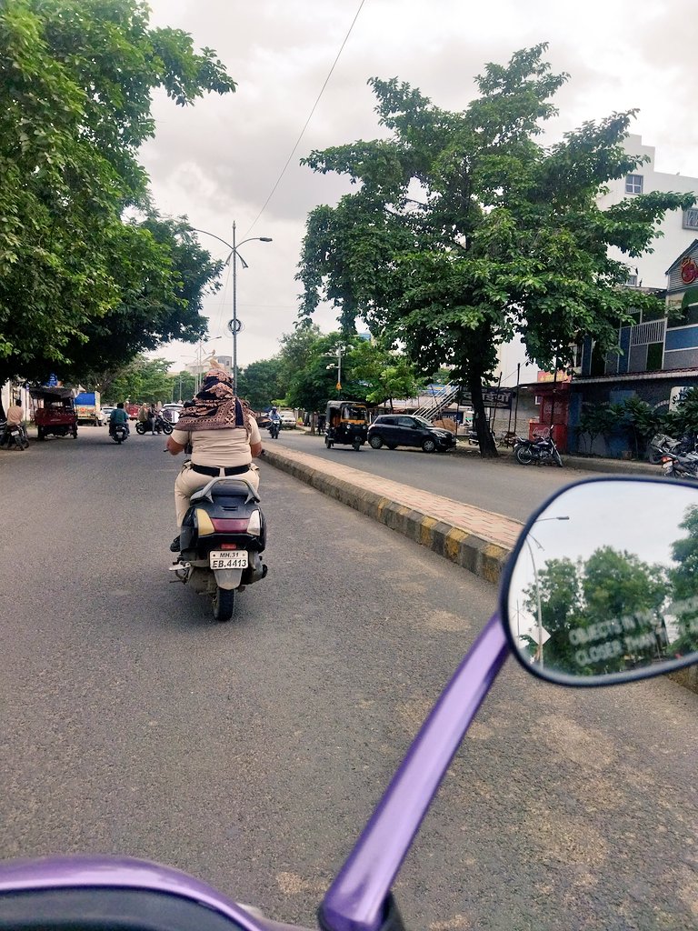SohamTare2's tweet photo. Traffic rules only for citizens ?? @NagpurPolice @TOI_Nagpur @trafficngp @ZeeNews @CMOMaharashtra @nitin_gadkari @mieknathshinde https://t.co/zsaiI4XnCB