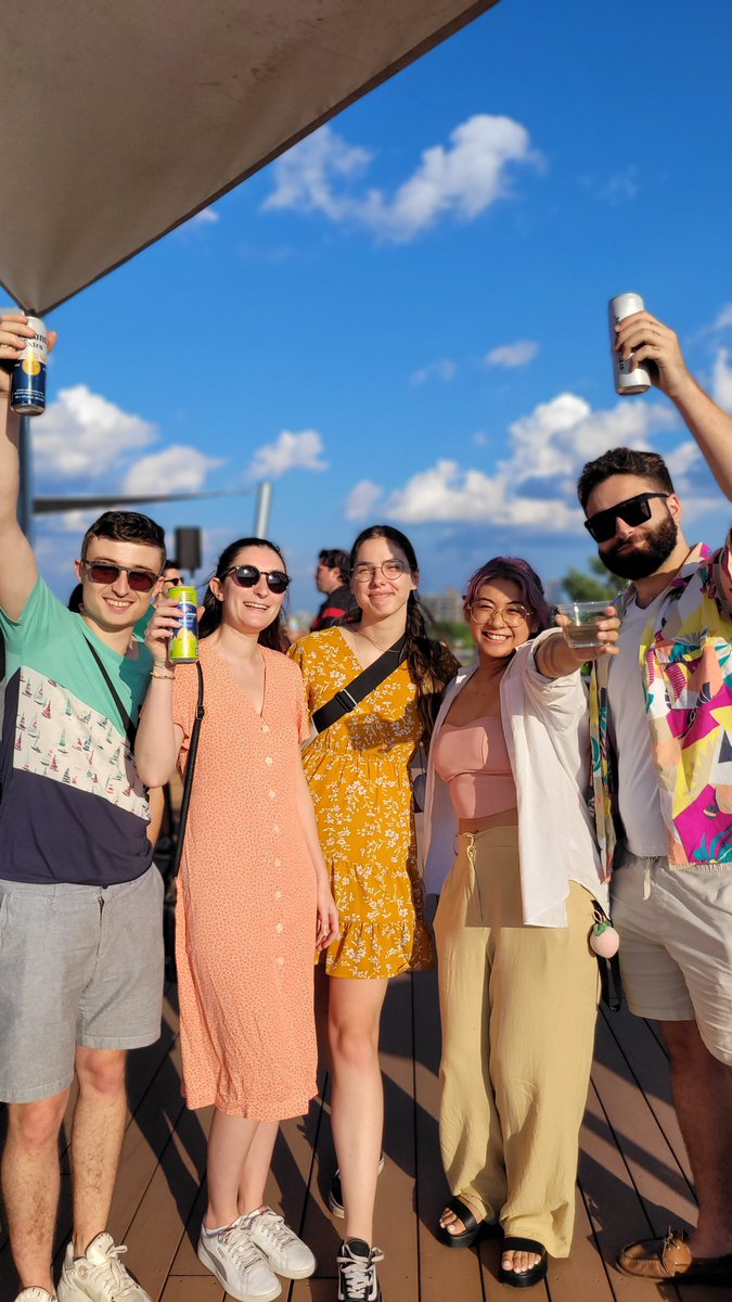 UbisoftMTL's tweet image. Pizza and drinks – 🍕🍹the best way to celebrate our colleagues who are marking their first year with us! Happy Ubiversary, friends! #LifeatUbisoft

Des drinks et de la pizza! 🍕🍹- Rien de mieux pour célébrer nos collègues qui fêtent leur première année avec nous ! Joyeux