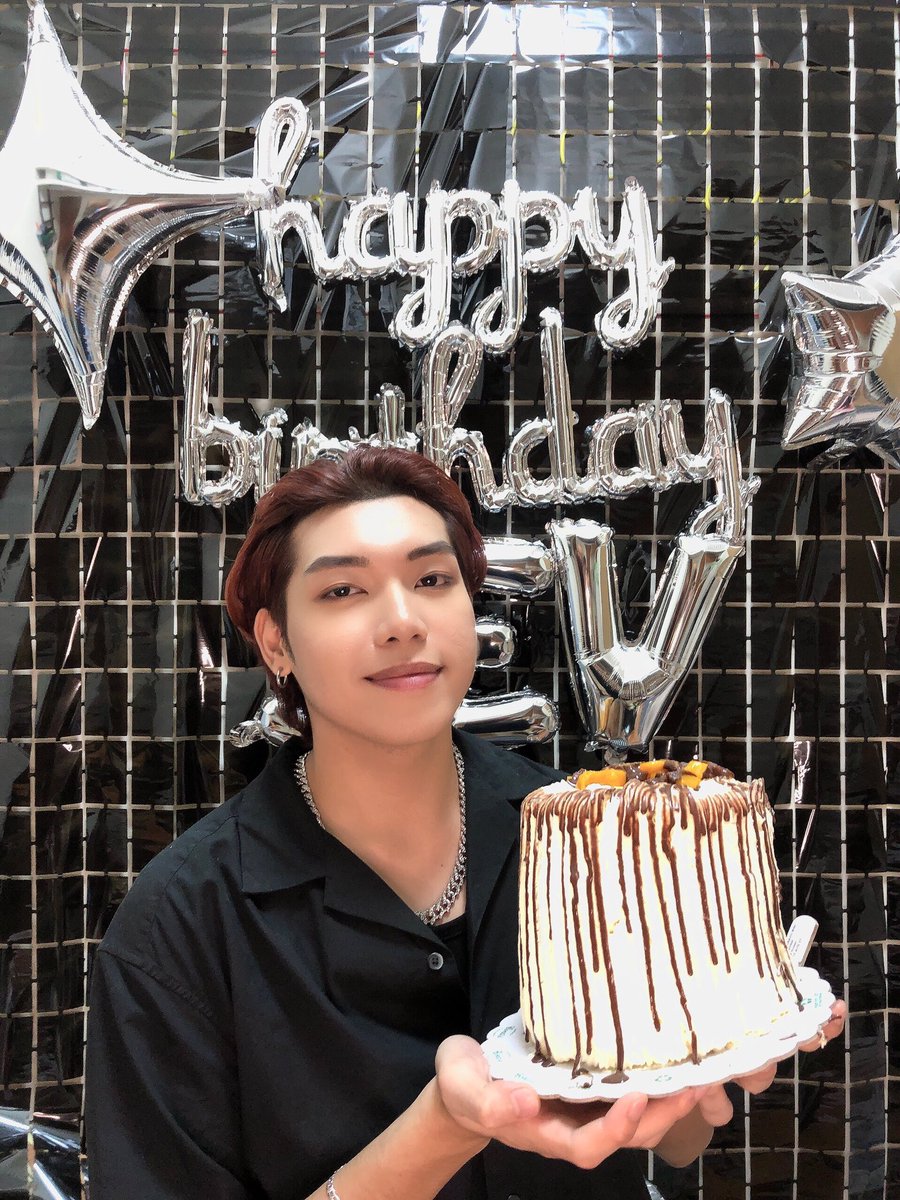 s_sev__'s tweet photo. Thank you so much for the birthday wishes and presents, everyone! I am beyond grateful for everything you do for me. I promise that I will do my best to stay as I am and grow to become a better person. I will keep working hard to reciprocate all your efforts and love! XO 💚✨ https://t.co/yD1lkFXTyz