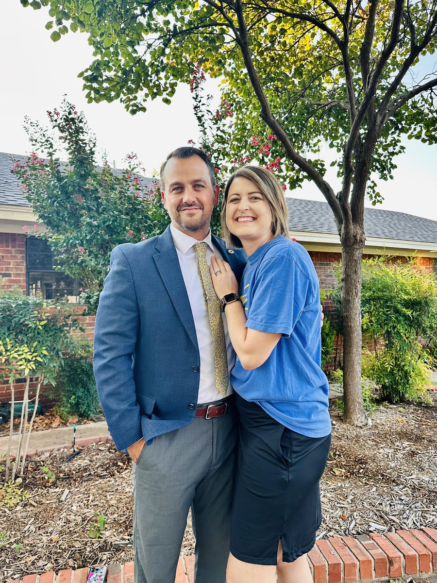bridgestyler's tweet photo. #okfirstday for the Bridges family! Starting at two new school sites this year. #cpsreds #BuildingChampions
Cohen 5th Grade
Kinsley Freshman
Mandi Bridges Nance ES Counselor
This is my 20th year this year! #OklaEd https://t.co/HzO2TroPT4