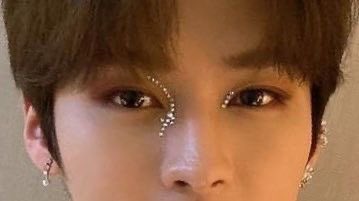 thinkabtminho's tweet photo. love this genre of stylists decorating lee know’s eyes https://t.co/svRayPXWuh
