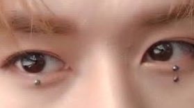 thinkabtminho's tweet photo. love this genre of stylists decorating lee know’s eyes https://t.co/svRayPXWuh