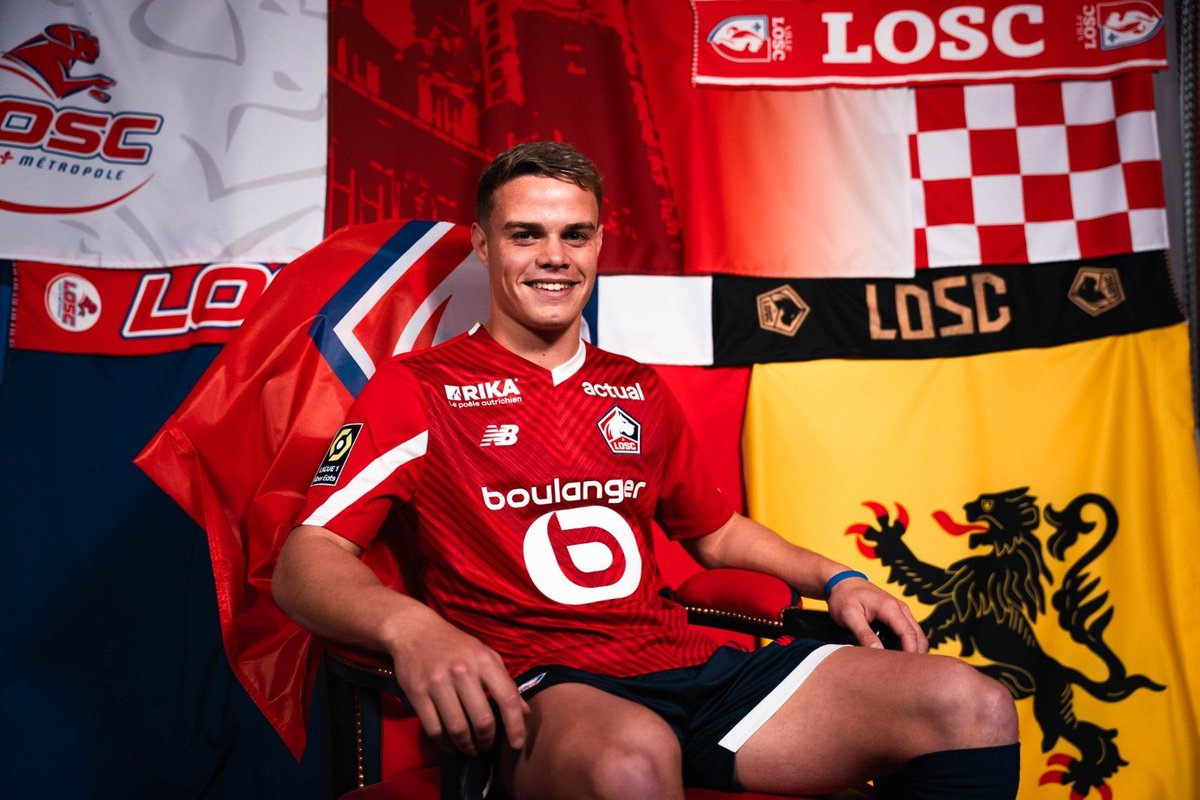 cielosports's tweet photo. #GELP 🐺 Nacho Miramón lució por primera vez con los colores del #LILLE 🇫🇷

✍️ Firmó contrato hasta junio del 2028 🔜 y usará la número 20 como en la #SeleccionArgentina 

#IgnacioMiramon #laplata https://t.co/sLO9bMTV6q