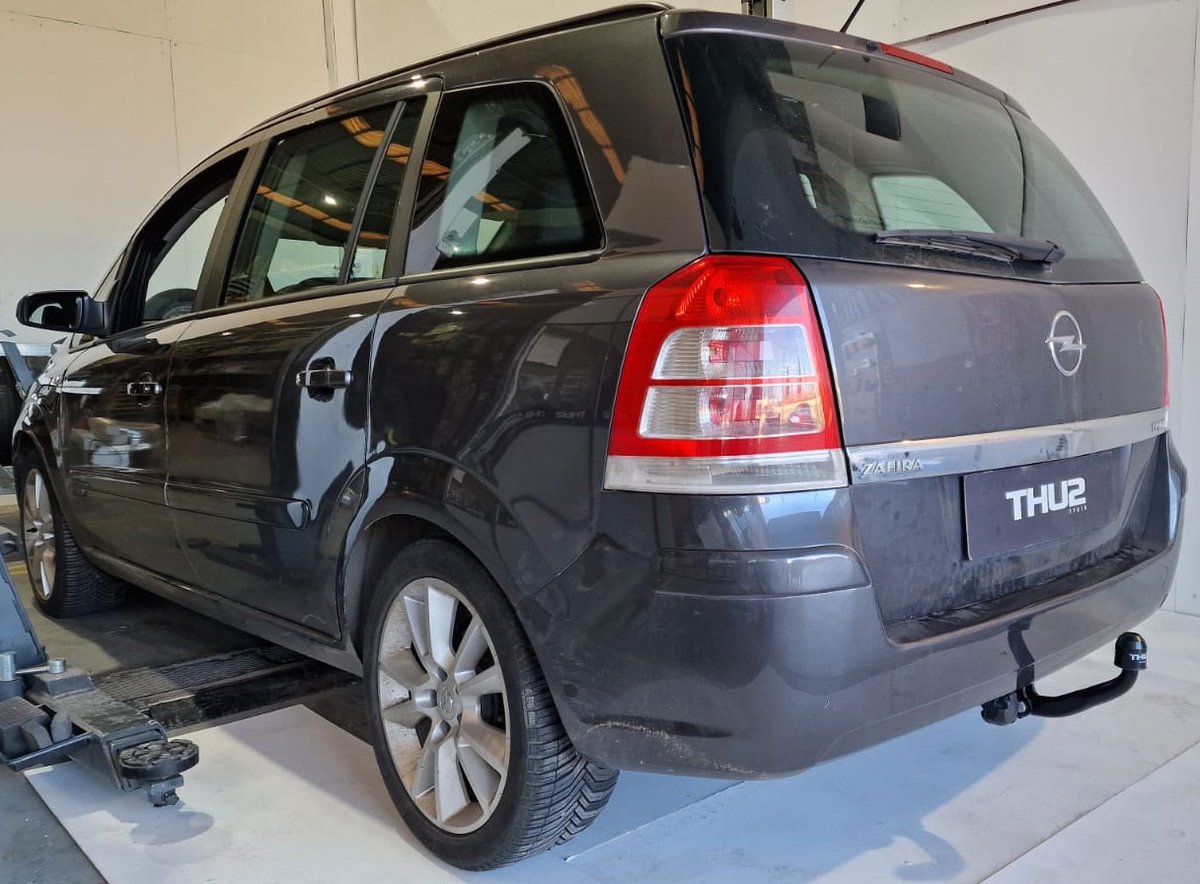 Thu2Spain's tweet photo. Instalación de un enganche #Brink en un #Opel Zafira, con bola cisne y kit de 13 polos comercializado por #Thu2 Contacto☎️ 976493113 / escríbenos al 📧 info@thu2.es / WhatsApp📱 654291288. #boladeremolque #portabicicletas #enganches #colocarenganche #opelzafira #Zaragoza #Aragón https://t.co/eOqAkkmpz4