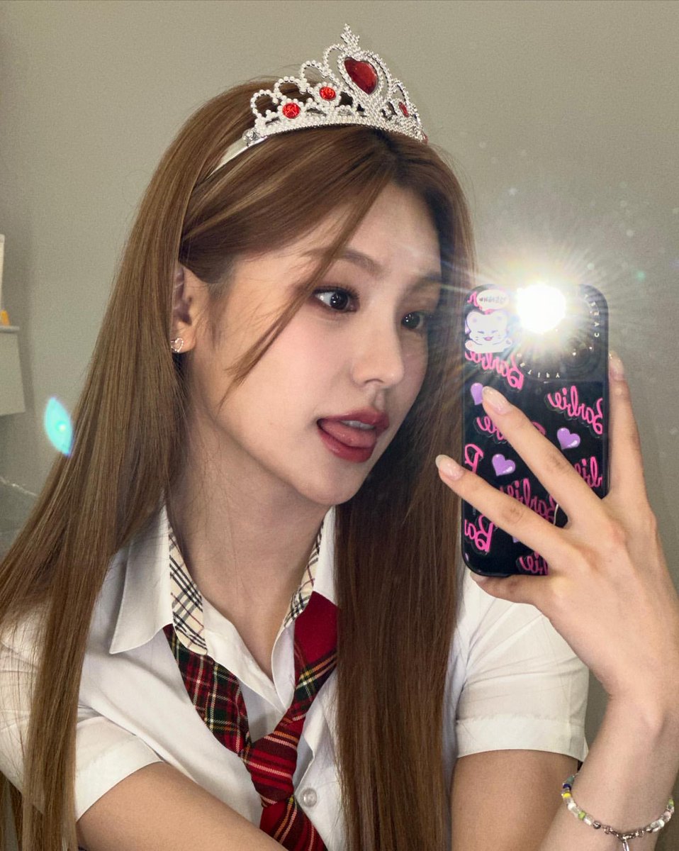 yeji files tweet media