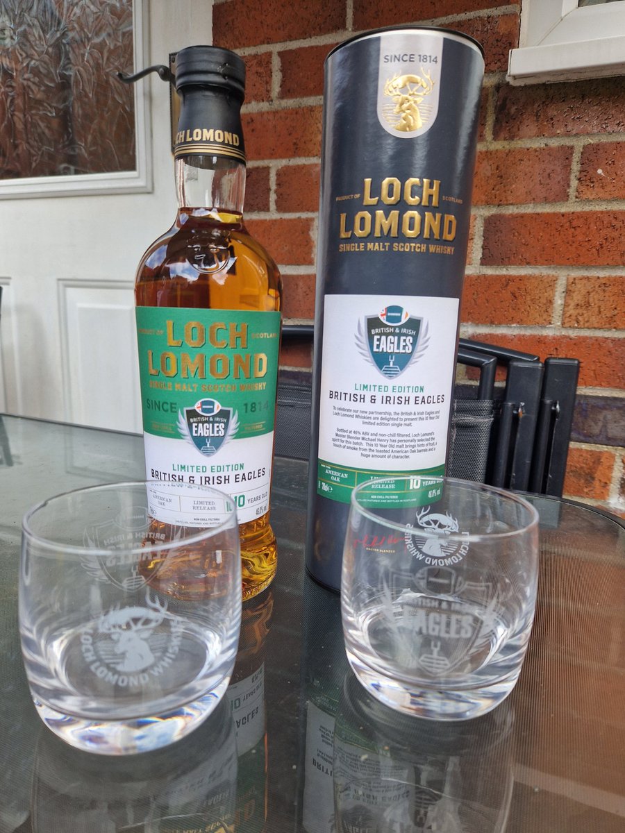 HawkerJ1's tweet photo. Thanks to @BritishEagles and @LochLomondMalts for this awesome prize, especially with it being delivered on my bday. Look forward to drinking it while watching @Eagles this season #GoBirds #FlyEaglesFly https://t.co/anfKRsjnvM