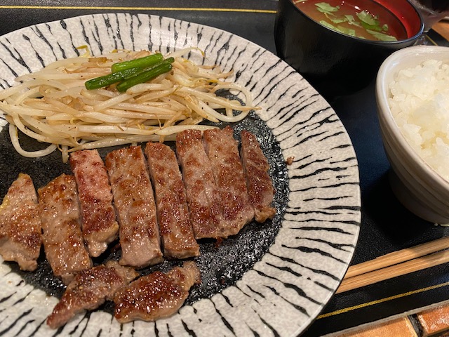 meroom's tweet image. #ペンキ 塗り塗り #神楽坂＆神楽坂っぽい素敵なお店「#め乃惣（#めのそう）」＆ #新宿 の #老舗「#パンドラ」で #ステーキ #ランチ #和食 
tokyomikiclub.meroom.com/?eid=1832