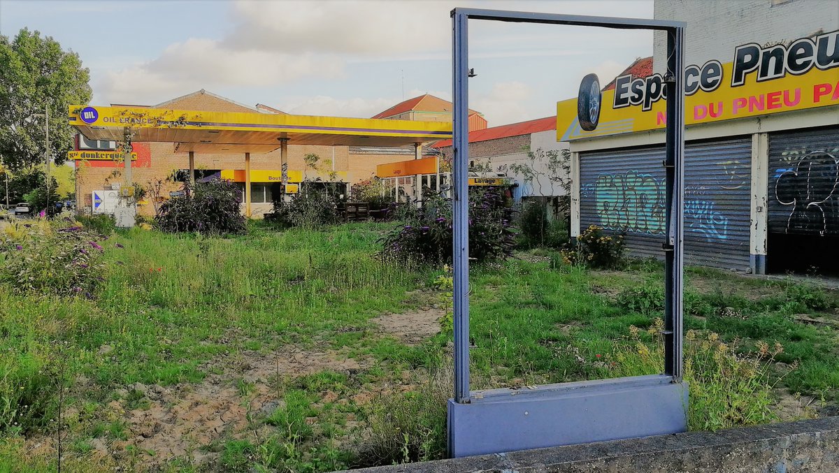 EliasGeoff's tweet photo. @DamDeville Cela me fait penser à cette station essence abandonnée à #Dunkerque où la nature avait commencé à reprendre ses droits. Un projet mené par un artiste et les habitants du coin. 
https://t.co/cINbcomlvy

Le site va bientôt être détruit pour laisser place à un centre de formation. https://t.co/ezXA5iaHxq