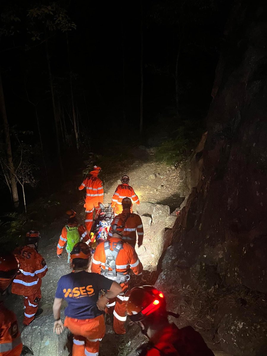 nbrses's tweet photo. Another awesome training session tonight with a visit to the Glasshouse Mountains… for yet another inter-group exercise to see their VR operation as well as how we can assist in such activations! 

Thanks to Kerrie from Glasshouse SES for hosting 💪🏼 https://t.co/RWhlXz4sZ0