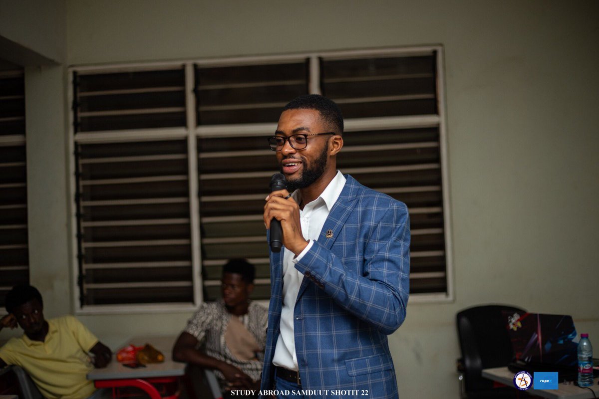 gyina_yie's tweet photo. I love to impact and pass on knowledge to the upcoming generation in my field of profession. This to make “LIVES BETTER”. I AM A GENERATIONAL THINKER. The future is you and I. ✊🏾 
#StudyAbroadwithPerriGreno 
#GENERATIONALTHINKER 
.
.
| Ashesi | KNUST | Legon | UCC | GOD DID IT | UPSA | UEW
