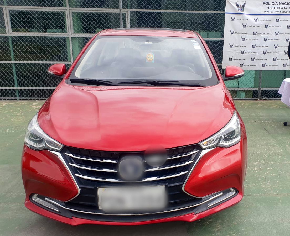 PoliciaEcZona9's tweet image. CUIDAMOS DE TU SEGURIDAD
 
En el sector Calderón #UIO, se procedió a la aprehensión de un ciudadano presunto implicado en el delito de robo de un vehículo.

#EjePreventivo 
#SeguridadCiudadana