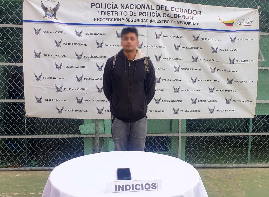 PoliciaEcZona9's tweet image. CUIDAMOS DE TU SEGURIDAD
 
En el sector Calderón #UIO, se procedió a la aprehensión de un ciudadano presunto implicado en el delito de robo de un vehículo.

#EjePreventivo 
#SeguridadCiudadana