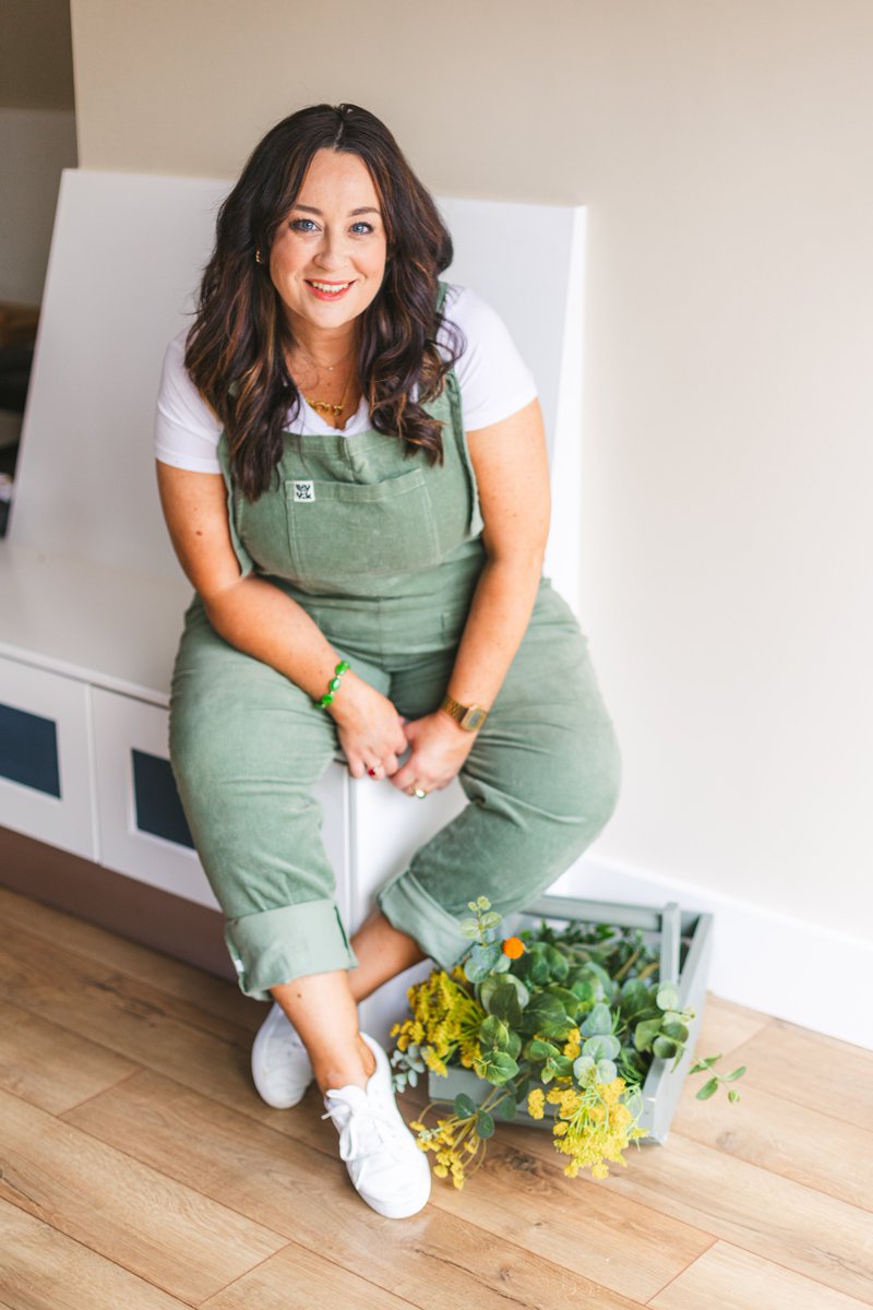 After 3PM, it's "Foraging 101" with <a href="/feebatron/">Feebee The Forager</a>! 
🌿🍒🍅🌻

She'll have the ultimate guide to foraging this August
<a href="/RTERadio1/">RTÉ Radio 1</a>