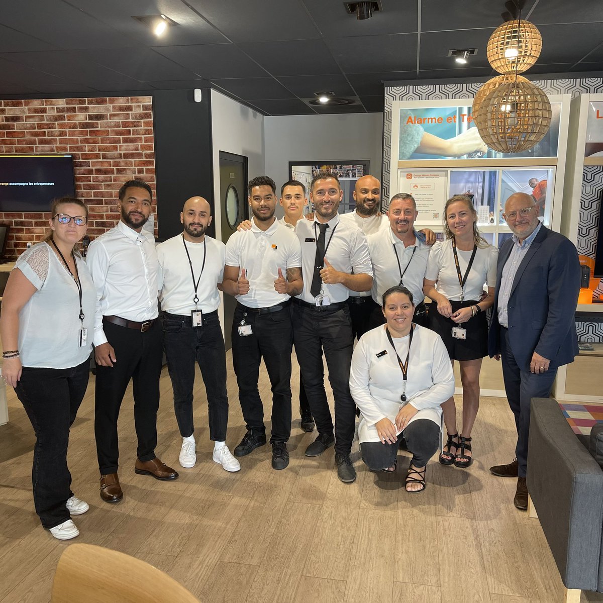 Après Nyons 🫒, on se retrouve à Montelimar 🧈et toujours une belle boutique <a href="/OrangeAuRA/">Orange Auv-Rh-Alpes</a> avec Adnane et son équipe pour vous conseiller
- Fibre 🚀
- Tel mobile 📱
- Maison Protégée 🔐
- Accessoires connectés 🔊
<a href="/NDrouillet/">Nicolas Drouillet</a> <a href="/SabineMarbeck/">Sabine MARBECK</a> <a href="/cyrilluneau/">🟧 Cyril Luneau</a> <a href="/Fixrey/">François-Xavier Rey</a>
