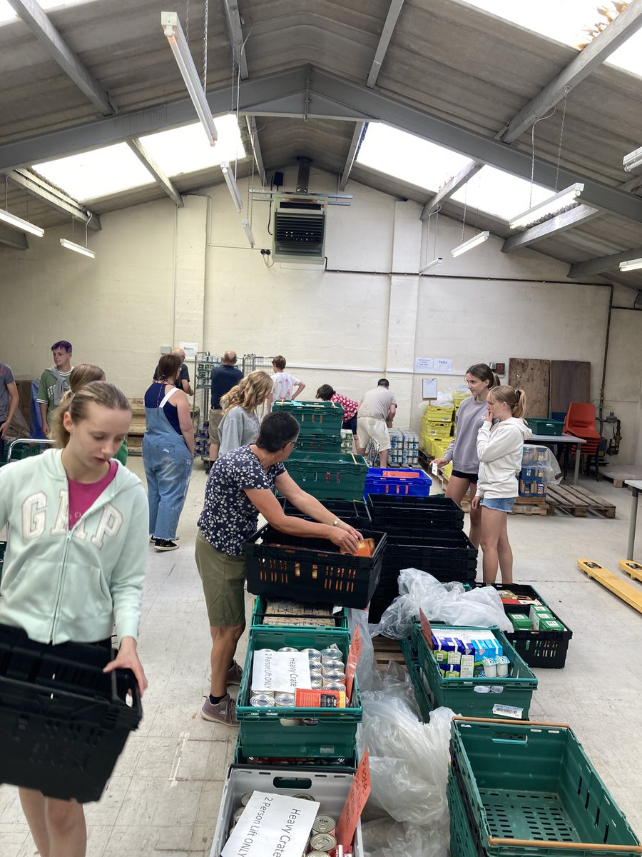 Wow! What an awesome bunch of young people. Giving up a day to serve our community by helping to reorder weymouth foodbank warehouse. #sof23
@TomCoopey @JustinWelby <a href="/DioSalisbury/">Diocese of Salisbury</a> @bishsherborne @johaine_ <a href="/nick_radipole/">Nick Clarke</a>