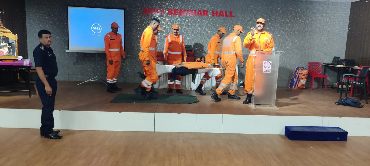 05NDRF's tweet photo. "NDRF Team 5O raises disaster awareness at Sanjay Bhokare College, Sangli. Empowering the community for safer tomorrows! 🌍🚨 #DMAwareness"
@ANI 
@sdmamaharashtra
@ndmaindia 
@NDRFHq 
@PIBMumbai https://t.co/A9D5ACuBst