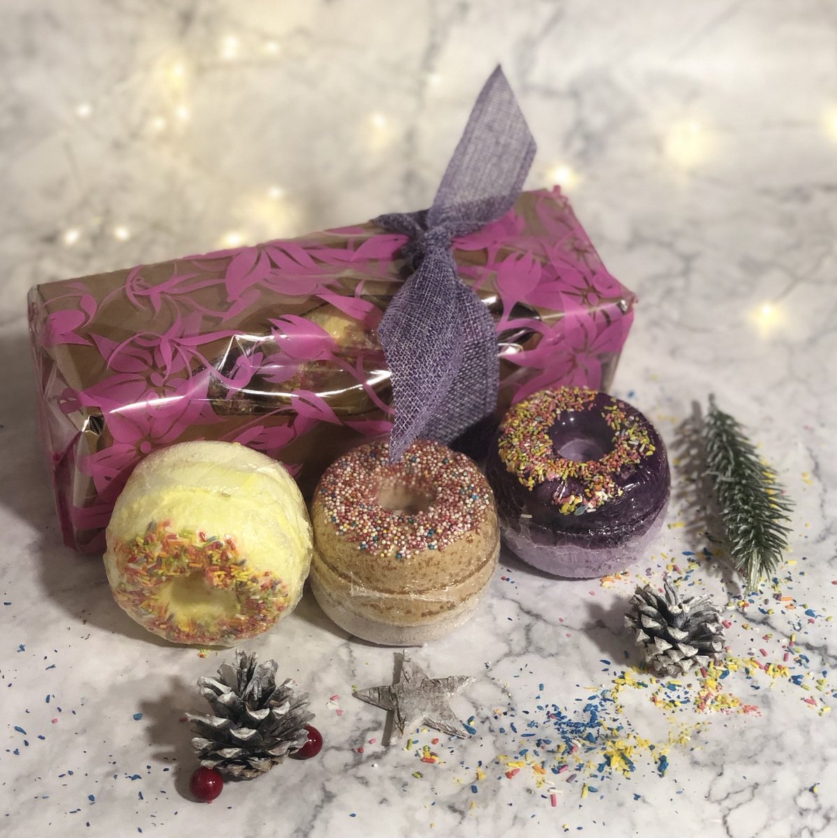 HandmadeFizz's tweet photo. Lovely doughnut bath bomb gifts. #UKGifts #GiftUKAM #UKGiftsAM https://t.co/hEE4JDqjdh