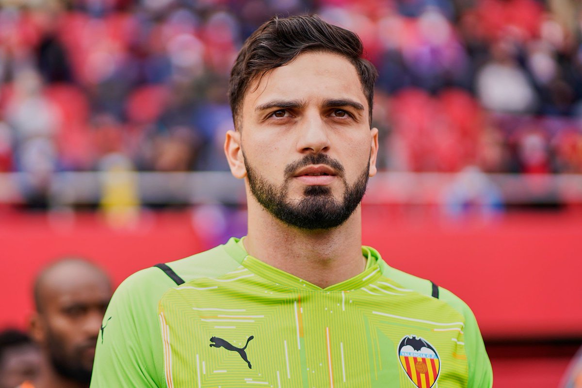 REALMADRID4789's tweet photo. レアル・マドリードはジョージア代表GKギオルギ・ママルダシュヴィリに興味を示している模様

同選手は2500万ユーロ(約39億1900万円)の評価されているという https://t.co/ZwxXN4bAFT