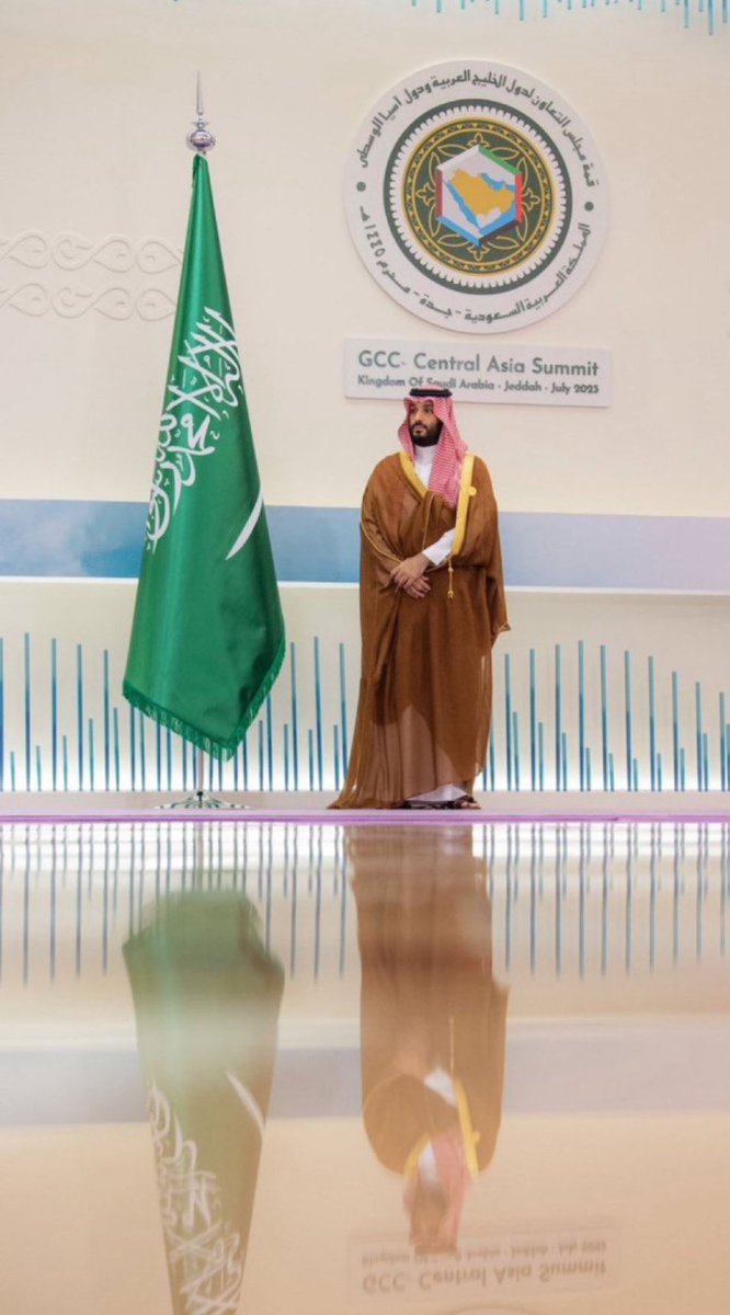 #كلنا_محمد_بن_سلمان  

عزنا وفخرنا وملهمنا وقائدنا دمت لنا طول الدهر ياسيدي