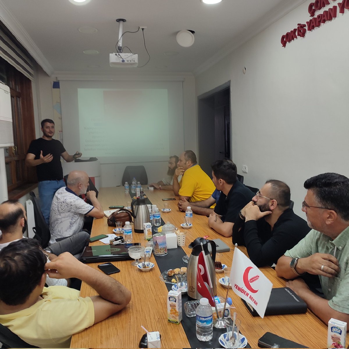 rpbeyoglu's tweet photo. Haftalık İcra Toplantımızı Teşkilat Bşk. Sn. @furkan_koyuncu_ riyasetinde, İl Sorumlumuz Sn. @EnsarOyuncu Bey'in katılımlarıyla gerçekleştirdik. Yaklaşan yerel seçimlerle ilgili hazırladığımız sunum üzerinde incelemeler yaptık.
#Türkiye #FatihErbakan #YenidenRefahPartisi https://t.co/9FPur2T3j9
