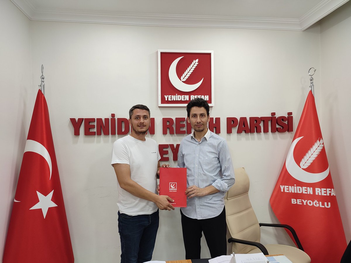 rpbeyoglu's tweet photo. Haftalık İcra Toplantımızı Teşkilat Bşk. Sn. @furkan_koyuncu_ riyasetinde, İl Sorumlumuz Sn. @EnsarOyuncu Bey'in katılımlarıyla gerçekleştirdik. Yaklaşan yerel seçimlerle ilgili hazırladığımız sunum üzerinde incelemeler yaptık.
#Türkiye #FatihErbakan #YenidenRefahPartisi https://t.co/9FPur2T3j9